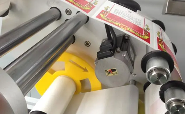 全自動(dòng)平面貼標機,自動(dòng)平面貼標機,平面貼標機,佼佼者自動(dòng)化