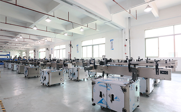 全自動(dòng)平面多標貼標機,平面多標貼標機,平面貼標機